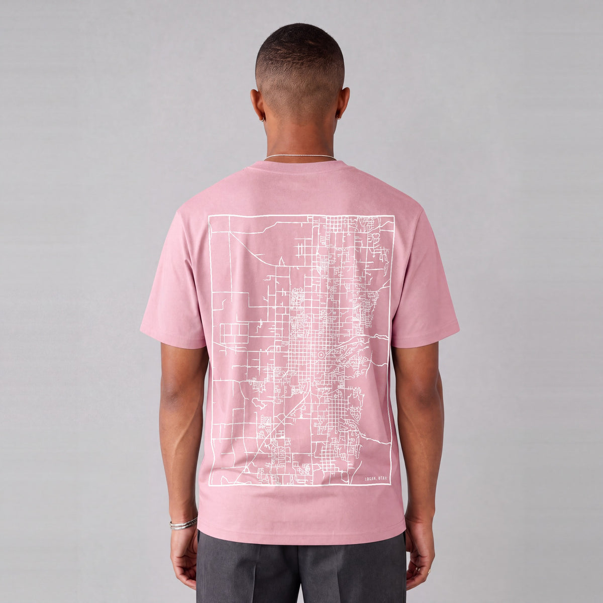 Logan map tee, back print on model - Pink