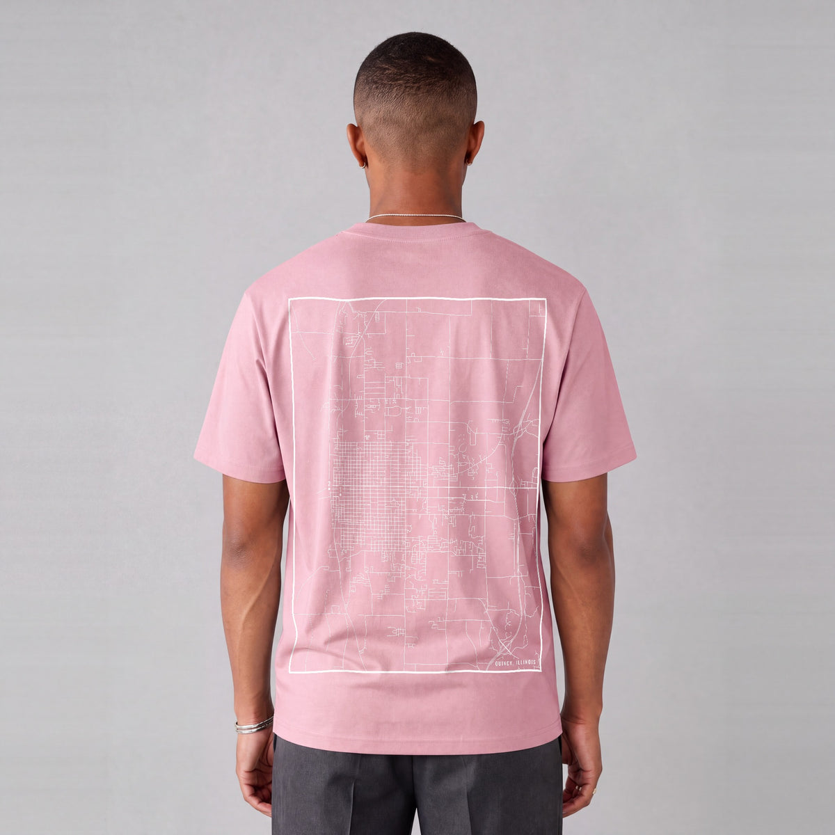 Quincy map tee, back print on model - Pink