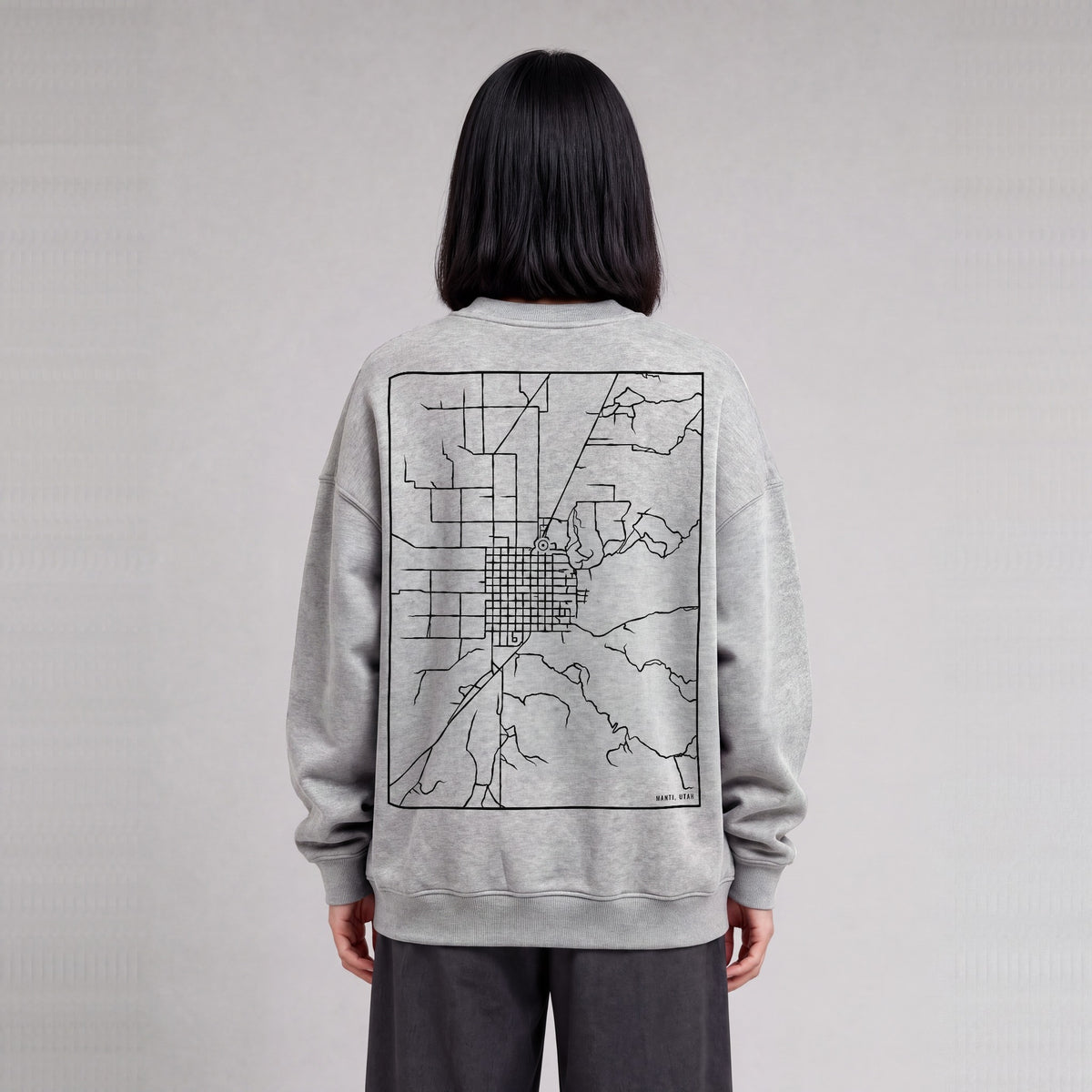 Manti map sweatshirt, back print on model - Heather Gray