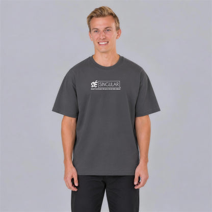 Sé Singular tee front print on model - Charcoal