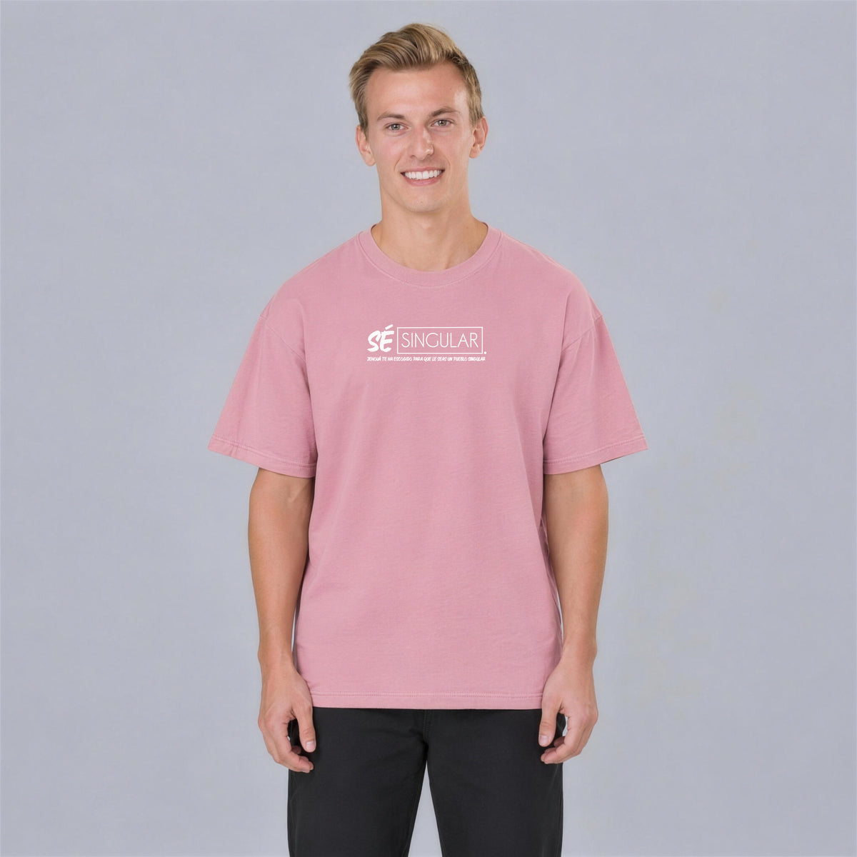 Sé Singular tee front print on model - Pink